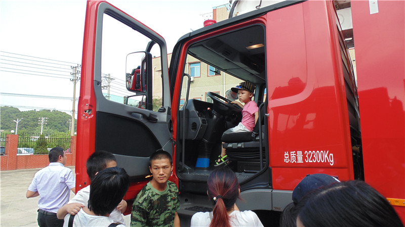 BBunion国际早教泉州中骏中心活动花絮:小小消防员户外课堂 BBunion国际早教泉州中骏中心活动花絮:小小消防员户外课堂